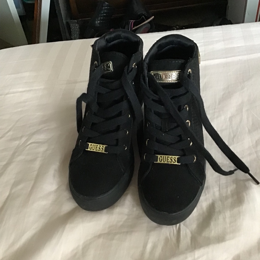Guess wedge shoe